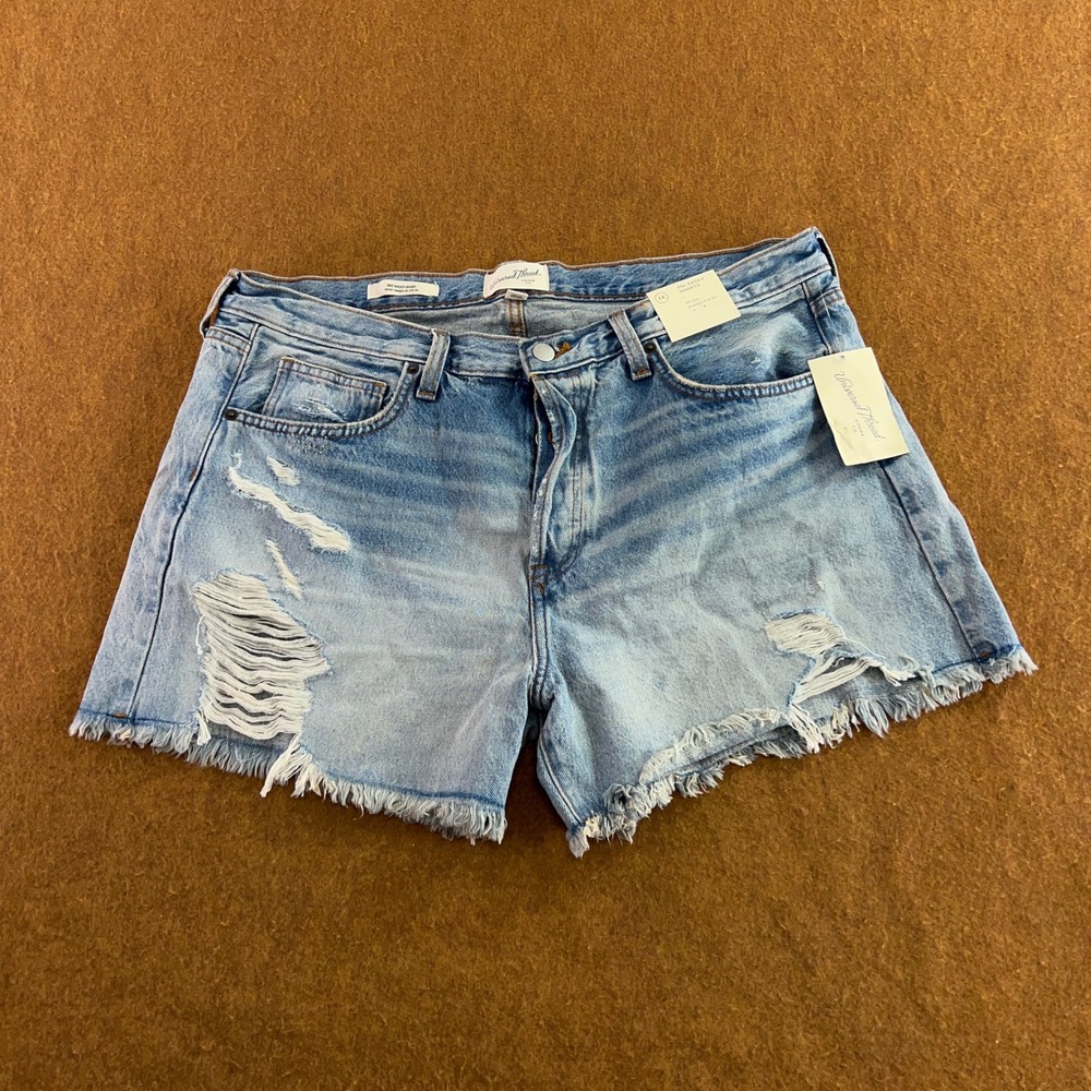 Universal Thread Womens 14 Blue Distressed Mid-Rise Denim Jean Shorts NWT